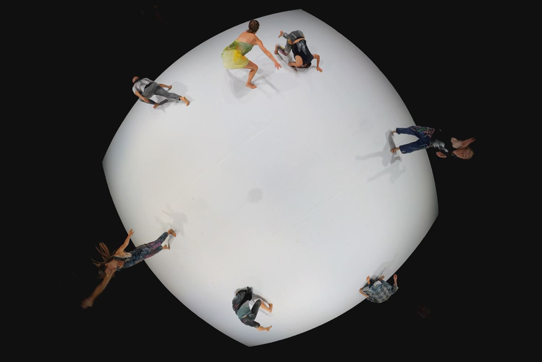 Træd ind i AI-koreografi i VR I Danish Dance Theatre