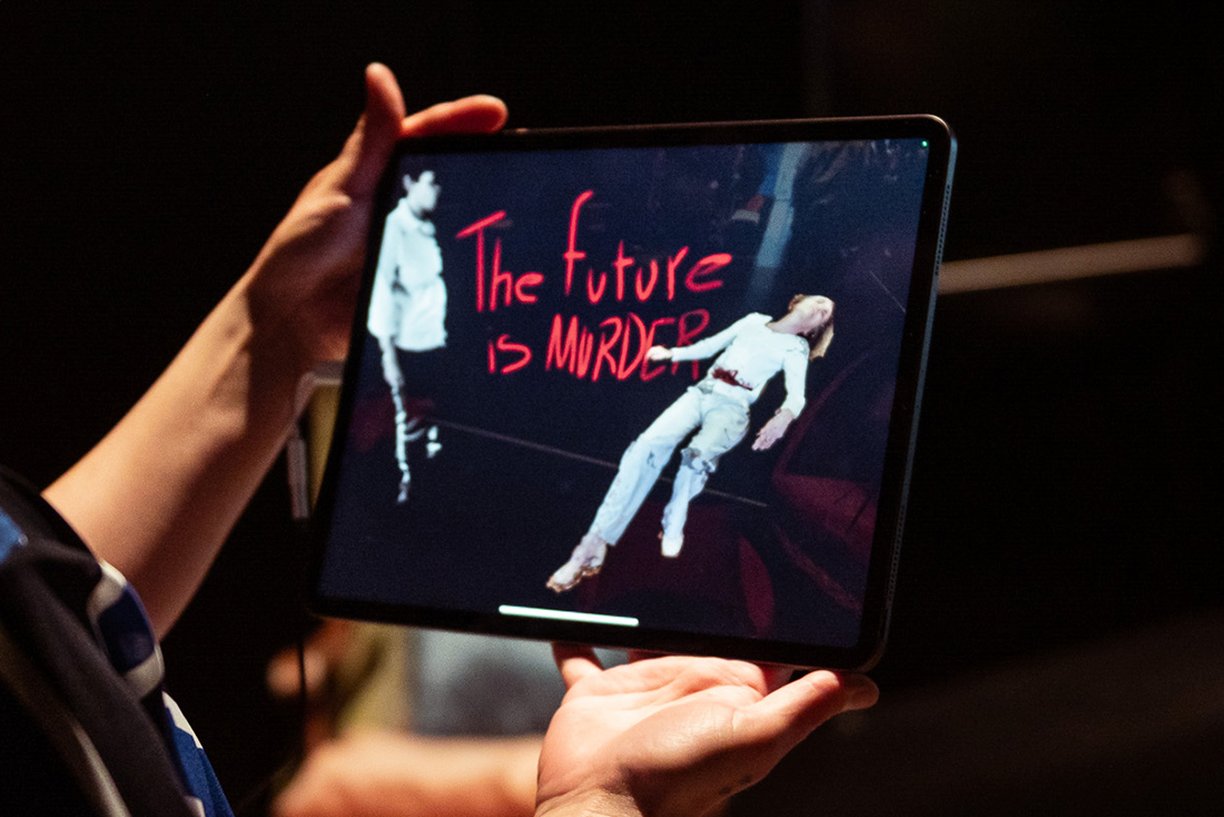 AR theater haunts your own home I Teater Sort/Hvid